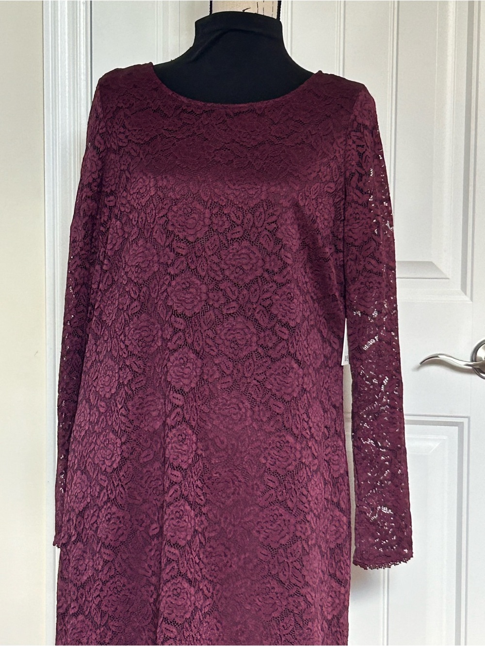 Women's Lace Long-Sleeve Top - Burgundy